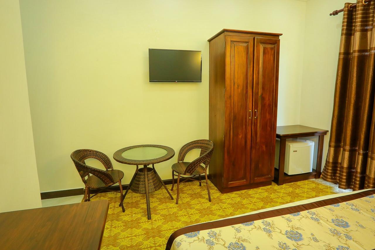 Euro Star Hotel Katunayaka Buitenkant foto