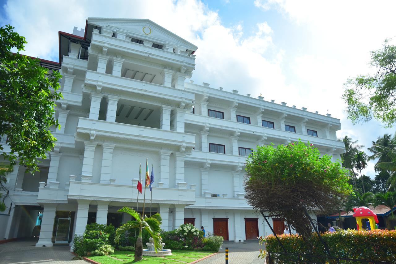 Euro Star Hotel Katunayaka Buitenkant foto