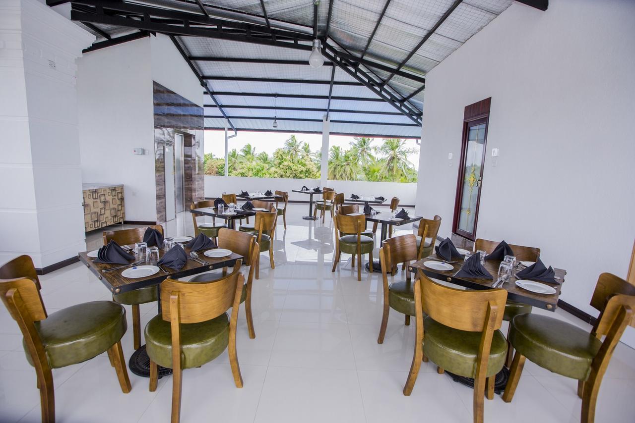Euro Star Hotel Katunayaka Buitenkant foto