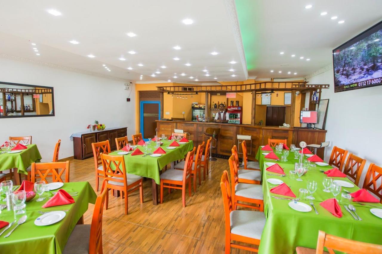 Euro Star Hotel Katunayaka Buitenkant foto