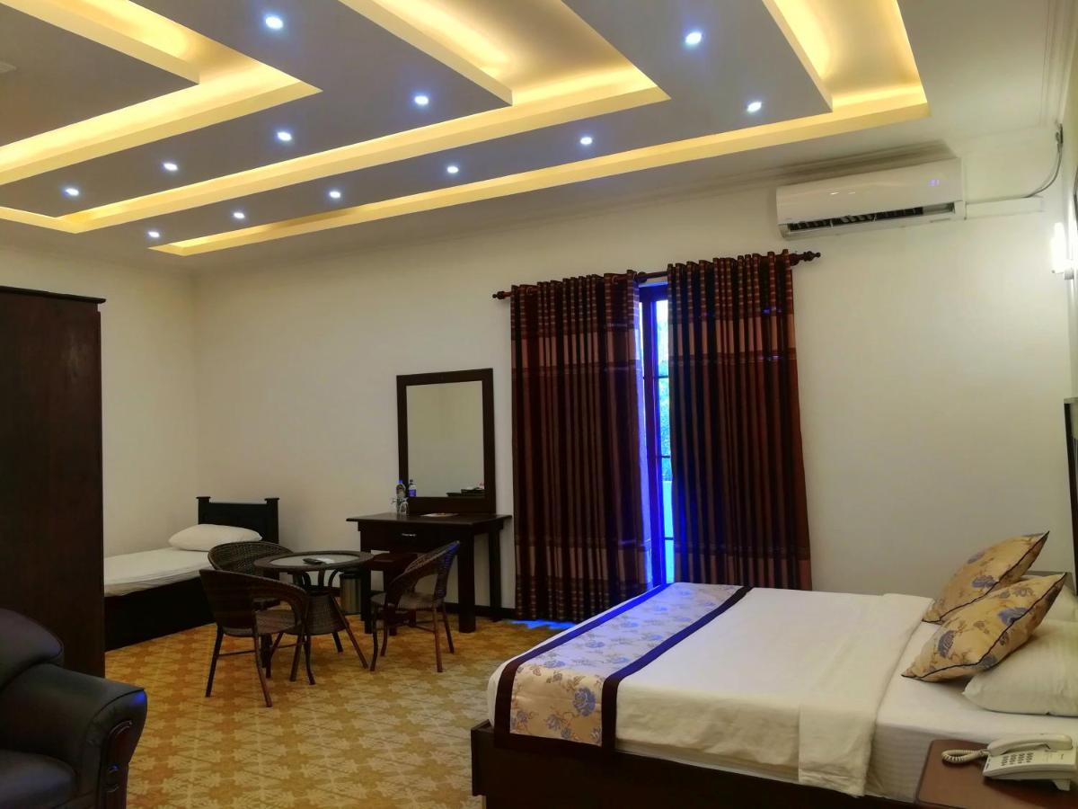Euro Star Hotel Katunayaka Buitenkant foto